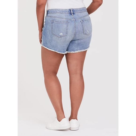 NWT Torrid 3.5" High Rise Short Light Wash Size 18 - Picture 2 of 4
